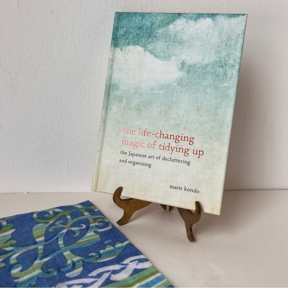 Book: The Life-Changing Magic of Tidying Up by Marie Kondo - Picture 3 of 14